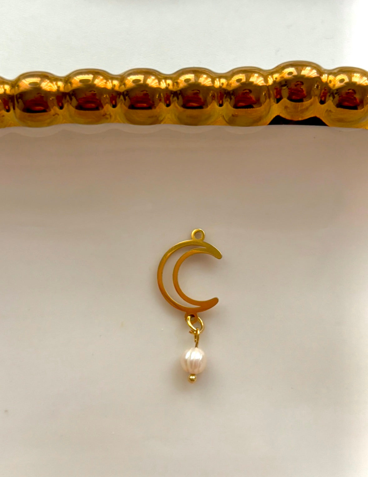 “Luna de perla Charm”