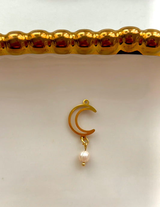 “Luna de perla Charm”