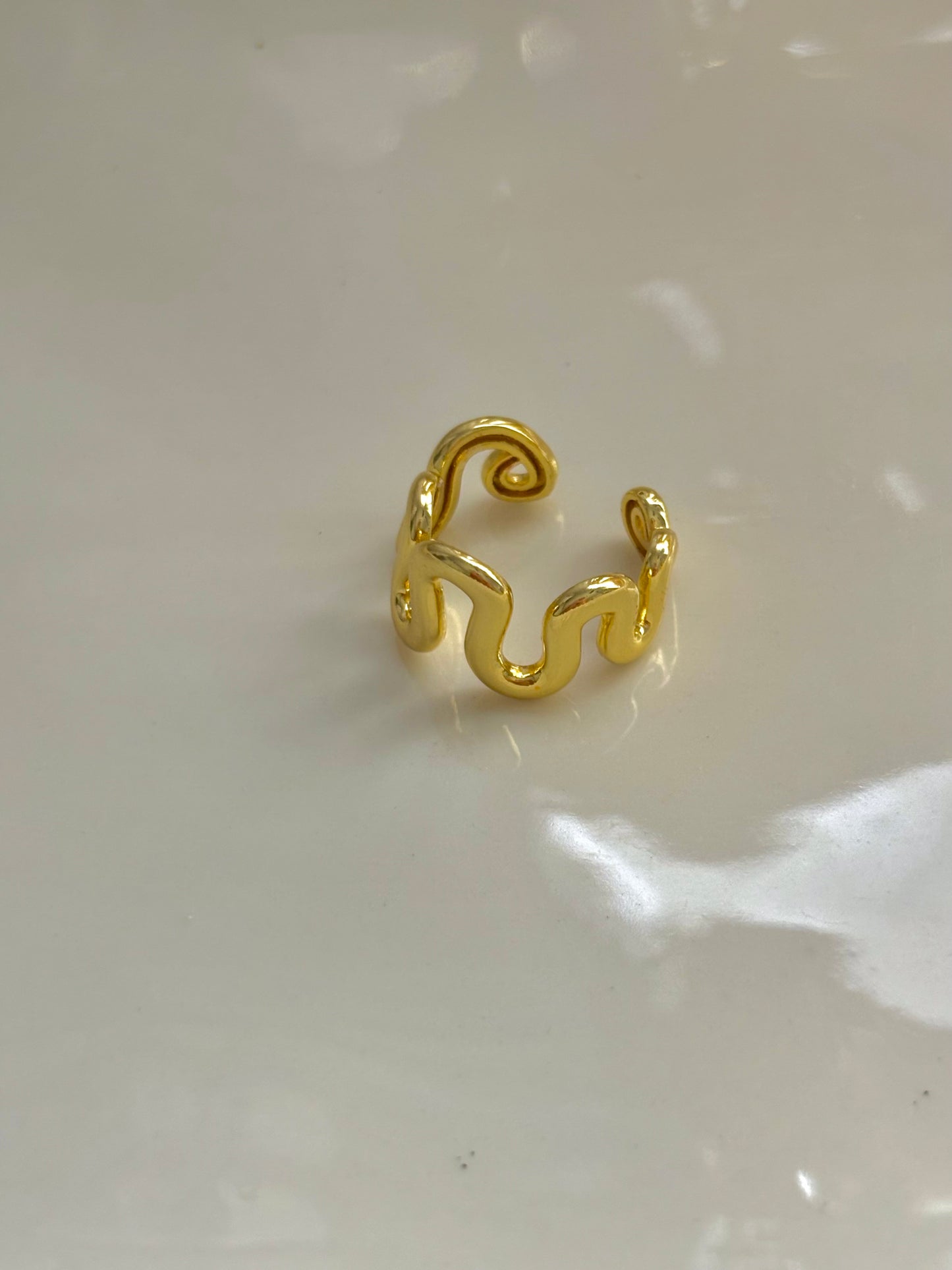 “Curves Ring”
