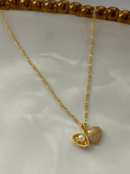 “Mini Sea Shell Necklace”